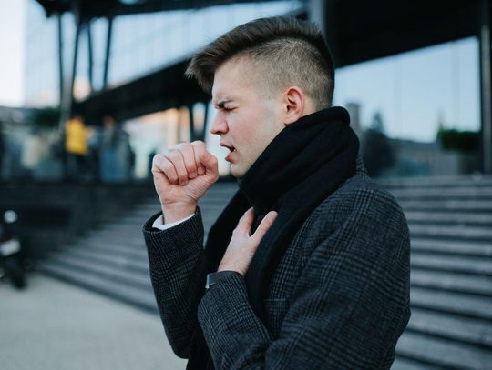 Kaszel suchy, mokry a może mieszany – jak sobie pomoc w różnych obrazach kaszlu w ciągu dnia?