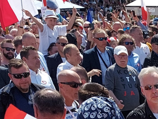 KO wystrzeliła, PiS na drugim miejscu. Jest nowy sondaż poparcia