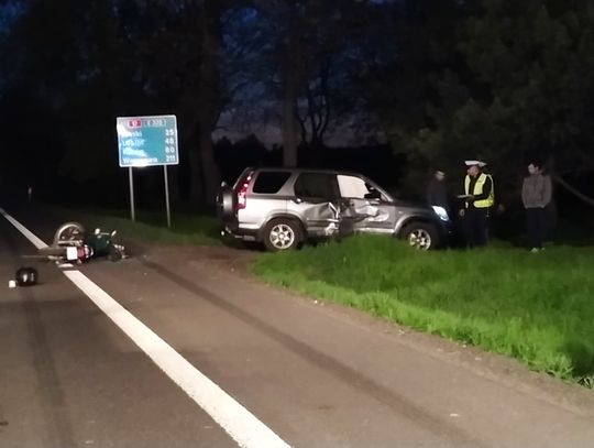 Kolejny wypadek w Zakręciu. Motocyklista zabrany do szpitala, droga jest zablokowana