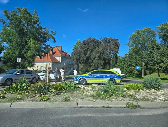 Kolizja przy rondzie i pijany kierowca z 3 promilami