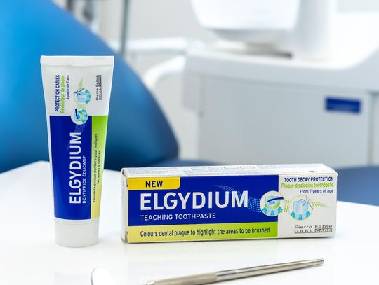 Kolorowy detektyw na półce w twojej łazience – ELGYDIUM Edukacyjna pasta do zębów