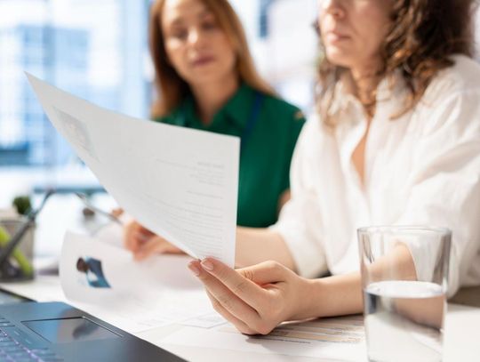 Kontrole PIP i Straży Granicznej: dlaczego umowy z obcokrajowcami są pod lupą