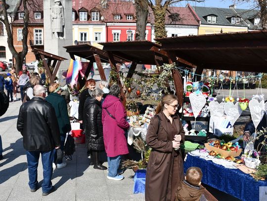 Krasnostawski Jarmark Wielkanocny. Tłumy na Rynku Miejskim [GALERIA ZDJĘĆ]