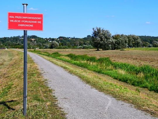 Krasnystaw. Jest zakaz wstępu na wał i ścieżkę, ale nie na stałe