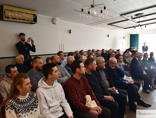 W Krasnymstawie odbyła się regionalna konferencja poświęcona kondycji i perspektywom rozwoju chmielarstwa w województwie lubelskim, gromadząc plantatorów, ekspertów, przedstawicieli instytucji naukowych i samorządowców.