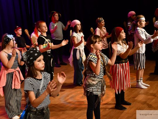 W sali widowiskowej Krasnostawskiego Domu Kultury odbył się wyjątkowy koncert pod hasłem „Łączymy pokolenia”