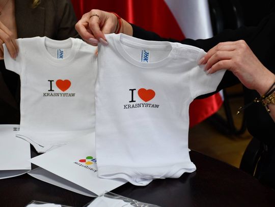 Krasnystaw. Maluszki na powitanie otrzymają gadżety Krasnystaw. Maluszki na powitanie otrzymają gadżety