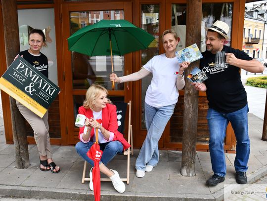 Krasnystaw. Pamiątki z Krasnegostawu dostępne na Rynku Miejskim