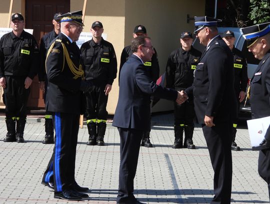minister mariusz kamiński gratuluje druhom krasnostawskim