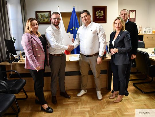 Krasnystaw. Z rozmachem - podpisano dwie umowy jednego dnia. Powstanie centrum i kąpielisko