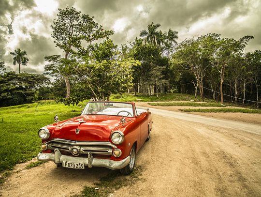 Kto może skorzystać z wypożyczalni samochodów? 