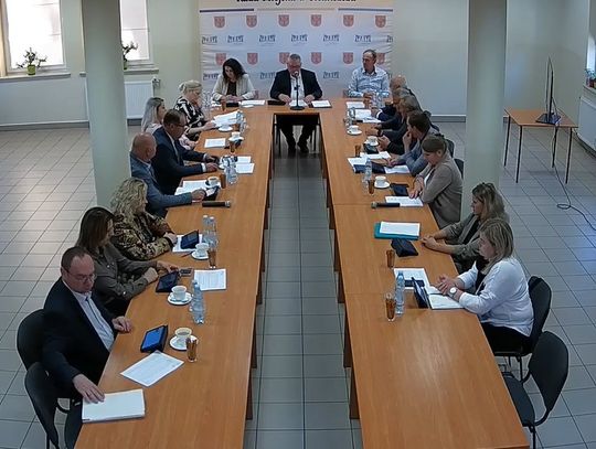 Jedni w ciągu roku zgromadzili nawet ponad 100 tys. zł dodatkowych oszczędności, inni znacząco uszczuplili stan kont lub inwestowali w gospodarstwa i sprzęt. Porównaliśmy oświadczenia majątkowe radnych gminy Siedliszcze za lata 2024 i 2025, sprawdzając, jak zmieniły się ich finanse.