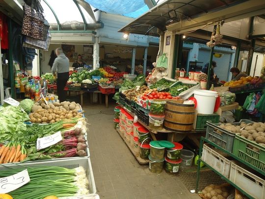 Kupcy wspierają lokalnych rolników