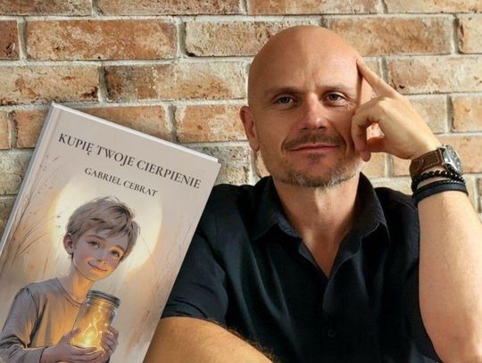 Gabriel Cebrat, autor „Kupię twoje cierpienie” – książki opowiadającej o emocjach i cierpieniu widzianych z dziecięcej perspektywy.