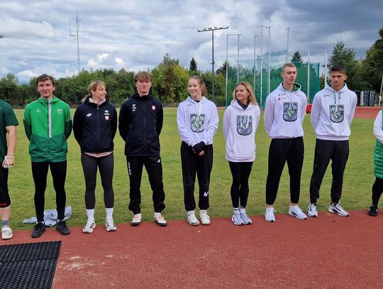 Lekkoatleci trenowali z zawodowcami