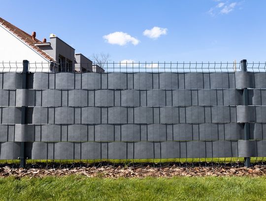 Lepsza ochrona posesji dzięki taśmom ogrodzeniowym