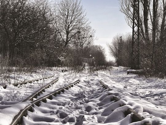 Leżała na torach, mogła nie przeżyć