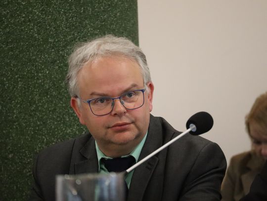 Lipy, śmietniczki i droga do naprawy. Trzy interpelacje radnego Lipczuka