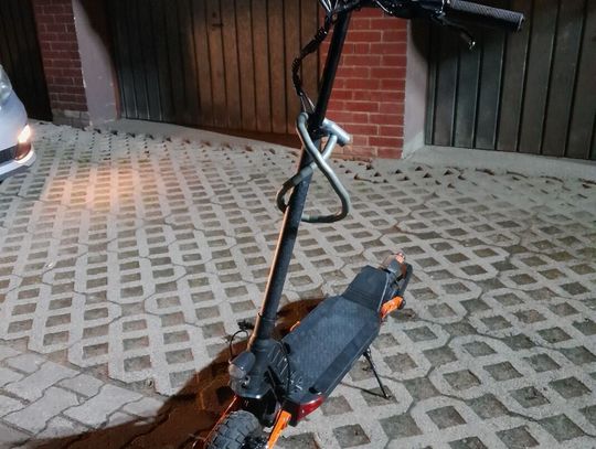 Lubelskie. Śmiertelny wypadek na hulajnodze na osiedlowej drodze. Nie żyje 26-letnia kobieta