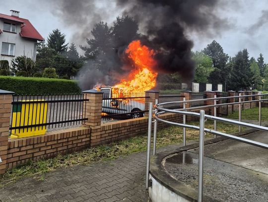 Lubelskie. Wyciągnął mężczyznę z auta. Chwilę później spłonęło Lubelskie. Wyciągnął mężczyznę z auta. Chwilę później spłonęło