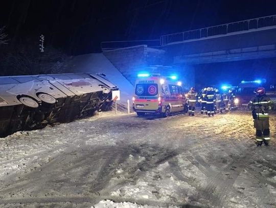 Lubelskie. Wypadek autokaru na DK 19. Trzy osoby zostały ranne [ZDJĘCIA]