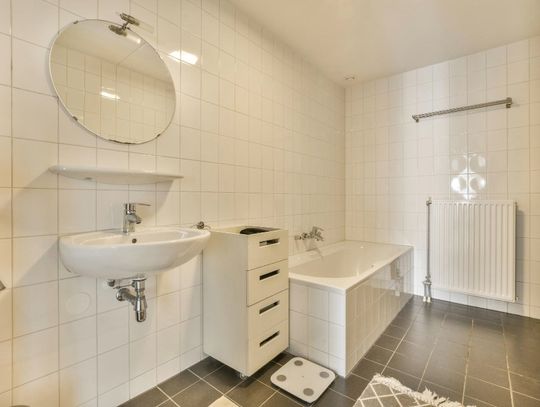 Mała łazienka, wielkie możliwości — jak optycznie powiększyć przestrzeń?