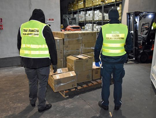 24 tys. paczek papierosów z białoruską akcyzą za ponad 420 tys. zł w kontenerze z Chin [ZDJĘCIA]