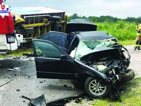 Maturzyści rozbili się w BMW. 19-letni kierowca nie żyje