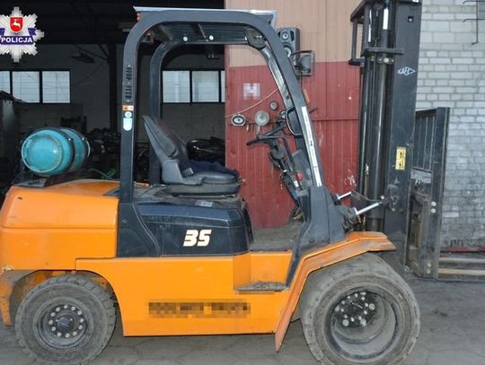 Mężczyzna został przejechany przez wózek widłowy