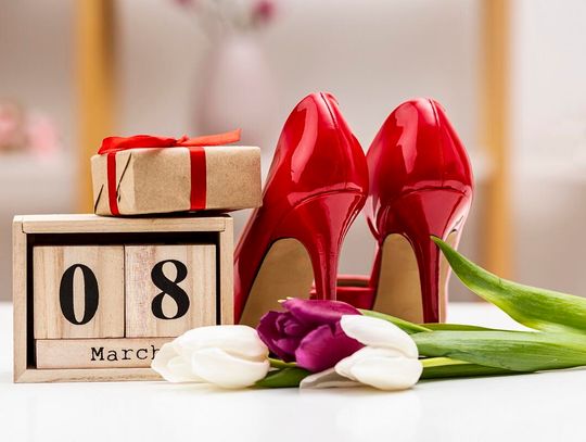 Miejski Dzień Kobiet w Krasnymstawie. Muzyka i słodki poczęstunek