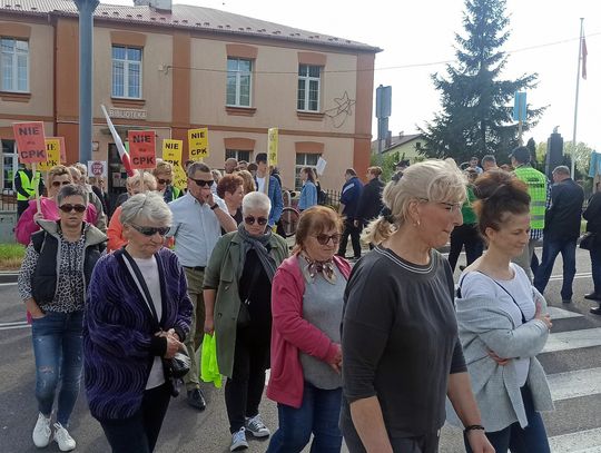 Mieszkańcy nie ustępują ws. linii do CPK. Ponownie blokowali przejazd krajówką