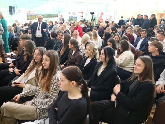 Mieszkańcy Tomaszowa Lubelskiego w oczekiwaniu na prezydenta Karola Nawrockiego [ZDJĘCIA]