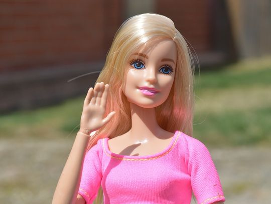 Ministerstwo Cyfryzacji alarmuje: Uważaj na selfie z Barbie!