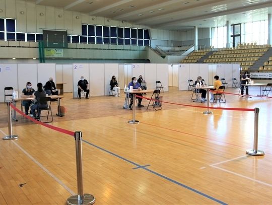 Mniej zachorowań, coraz więcej zaszczepionych