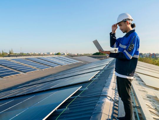 Powiat chełmski wydłużył termin składania ofert w przetargu na budowę instalacji odnawialnych źródeł energii w pięciu podległych mu placówkach. Decyzję podjęto po analizie pytań zgłoszonych przez potencjalnych wykonawców, które doprowadziły do wprowadzenia zmian w dokumentacji przetargowej.