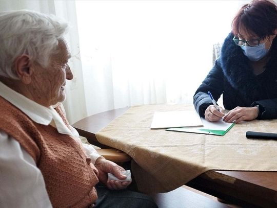 MOPR pomaga zapisać się na szczepienia