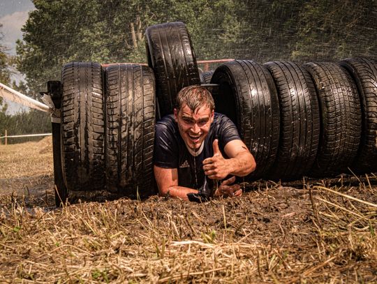 "Morda w błocie, świat w kolorach"
