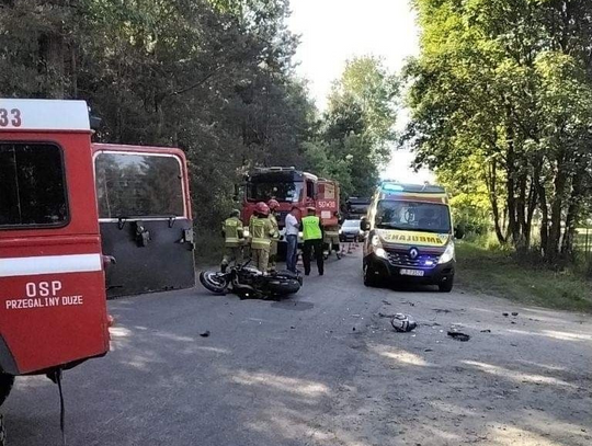 Motocykl zderzył się z samochodem dostawczym. Na miejscu lądowało LPR