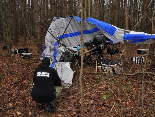 Motolotniarz spadł w krzaki i stracił kontrabandę