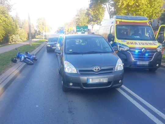 Motorowerzysta trafił do szpitala po zderzeniu z toyotą