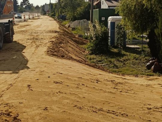 Krasnystaw. Na Kaczej asfalt będzie równy, ale za wysoko. Mieszkańcy nie dowierzają temu, co widzą
