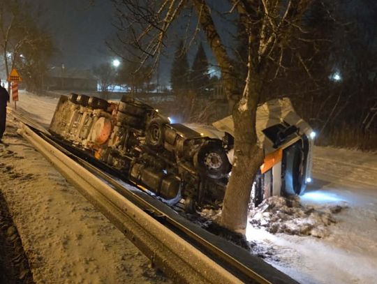 Osobówka zderzyła się z cysterną wypełnioną gazem [WIDEO, ZDJĘCIA]
