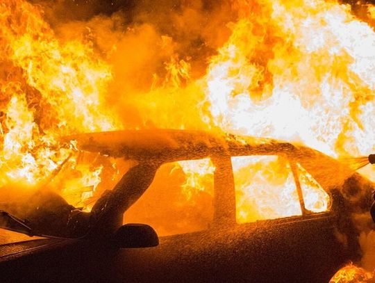 NA SYGNALE. Auto w ogniu. BMW w rowie. Pożar sadzy w kominie