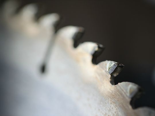 Naciął go na piłę