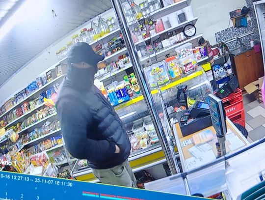 W dwóch sklepach w gminie Drelów doszło do napadów. Zamaskowany sprawca zaatakował ekspedientki gazem pieprzowym i ukradł pieniądze z kasy.