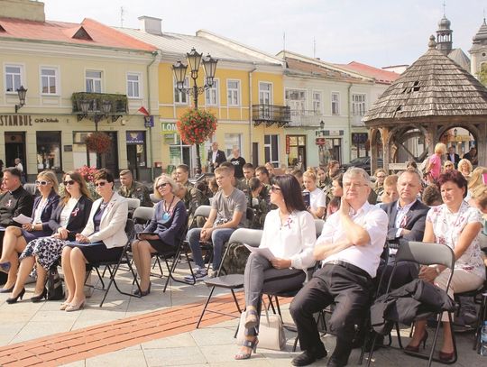 Narodowe czytanie na placu