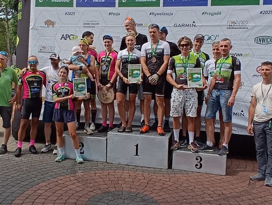 Nasi kolarze nie schodzą z podium
