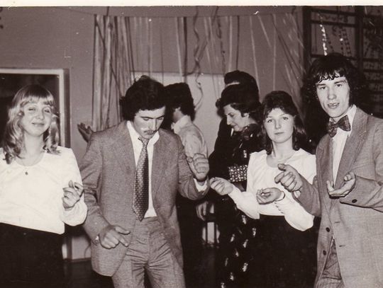 Studniówek czar. Chełmianki opowiadają, jak kiedyś wyglądały bale maturalne.