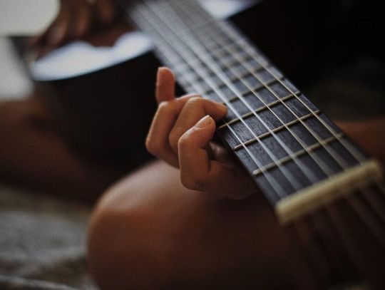 Nauka gry na gitarze – od czego zacząć przygodę z muzyką?