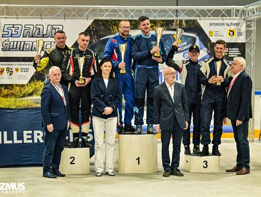 Nie schodzą z podium